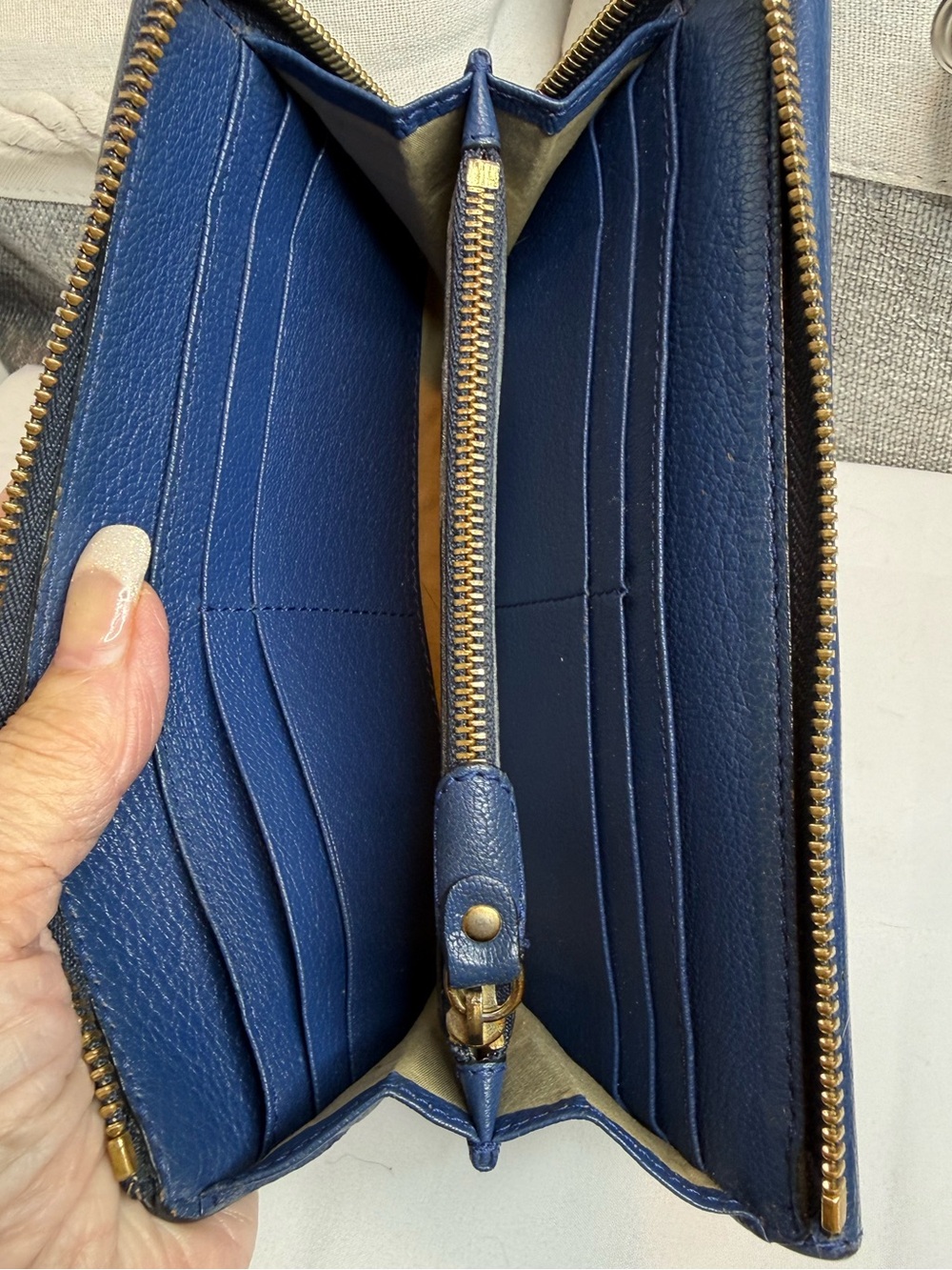 CHLOE VINTAGE ELISE BLUE LEATHER ZIP WALLET - Picture 15 of 16